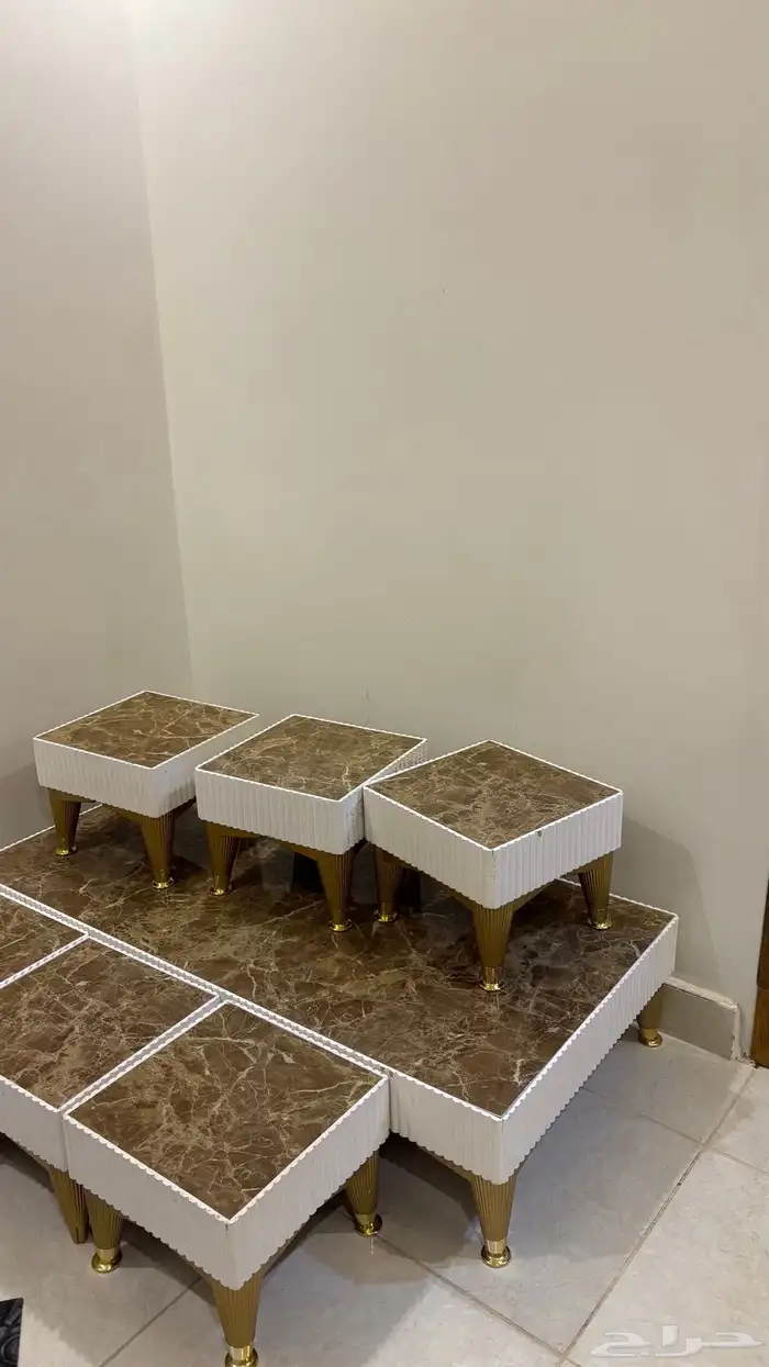 طاولات استخدام 3سنوات مو مكروفه جديده بس مليت من شكلها 0