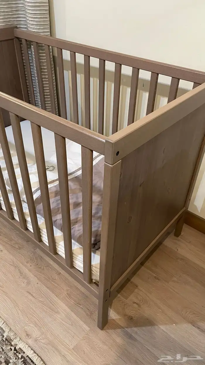 سرير اطفال من ايكيا 1