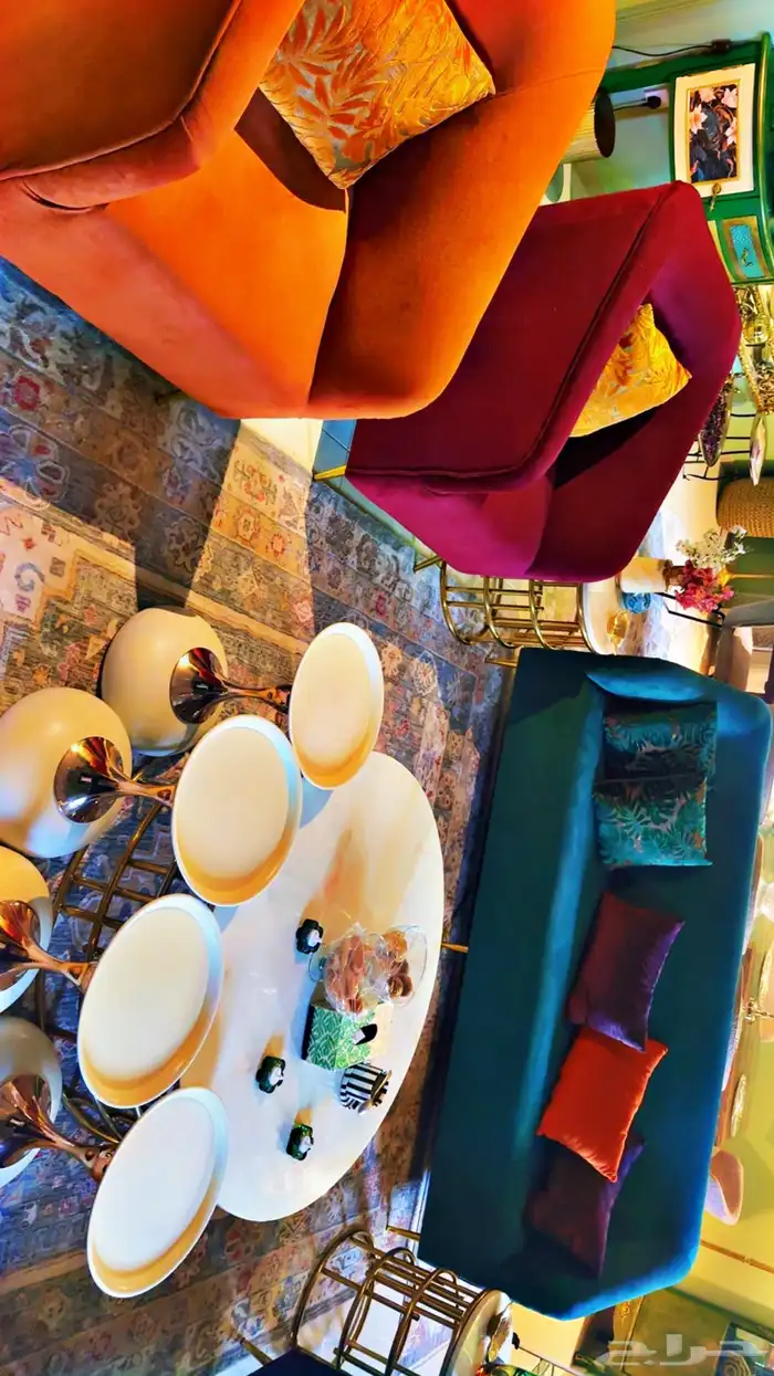 كنب و طاولة مع طاولتين خدمات رخام 6