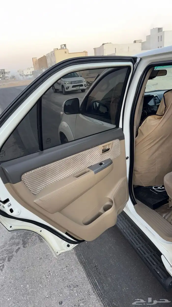 فورتشنر 2014 نضيف جدا 19