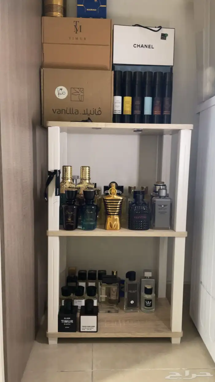 رف عطور وكتب للبيع ارتفاع 75س وعرض 45س 0