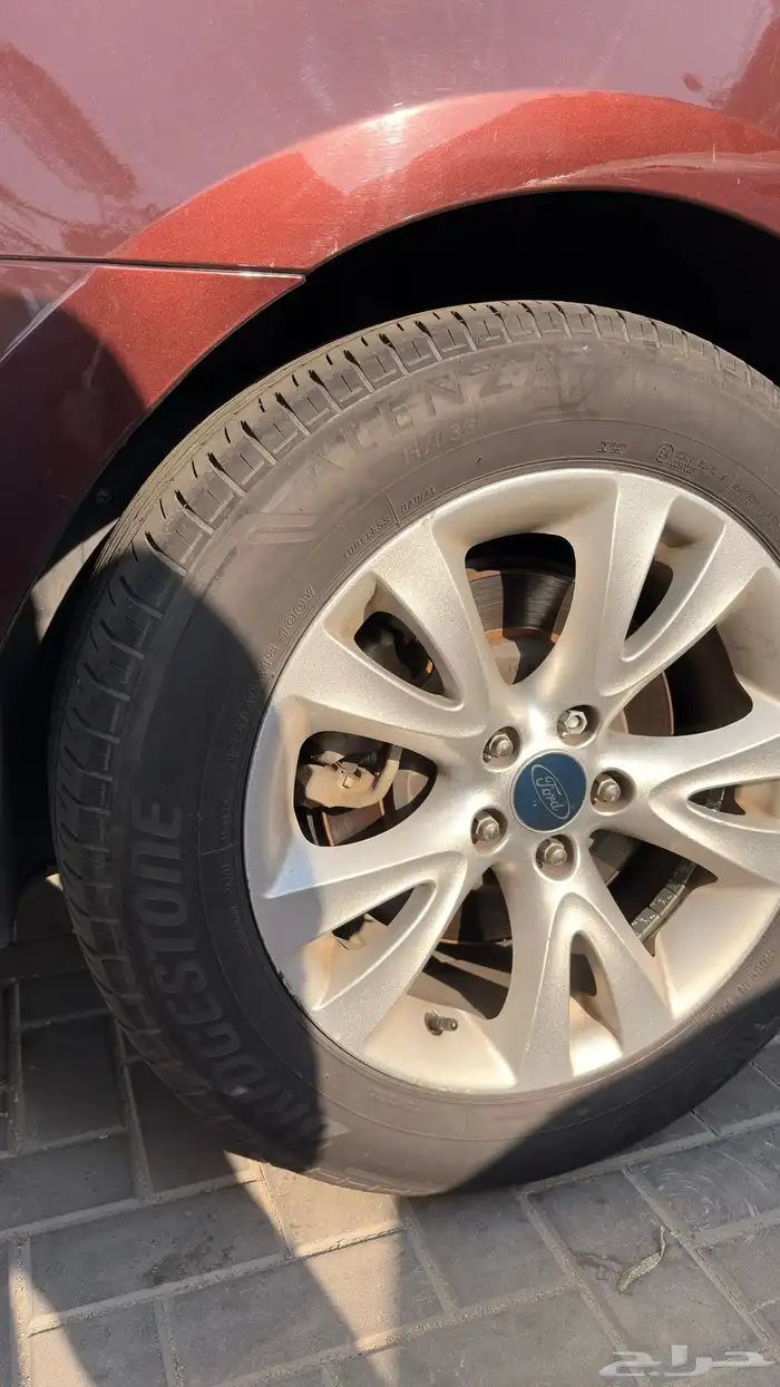 للبيع فورد تورس موديل 2012 1