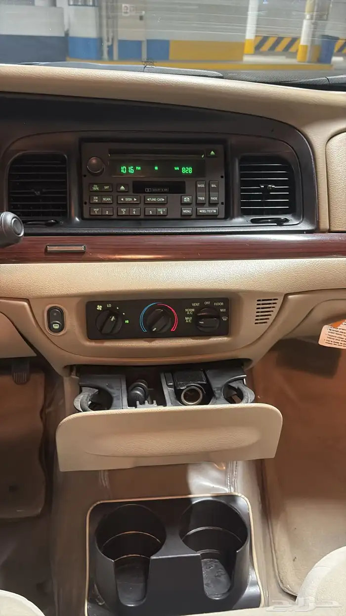 فورد كراون فكتوريا 17