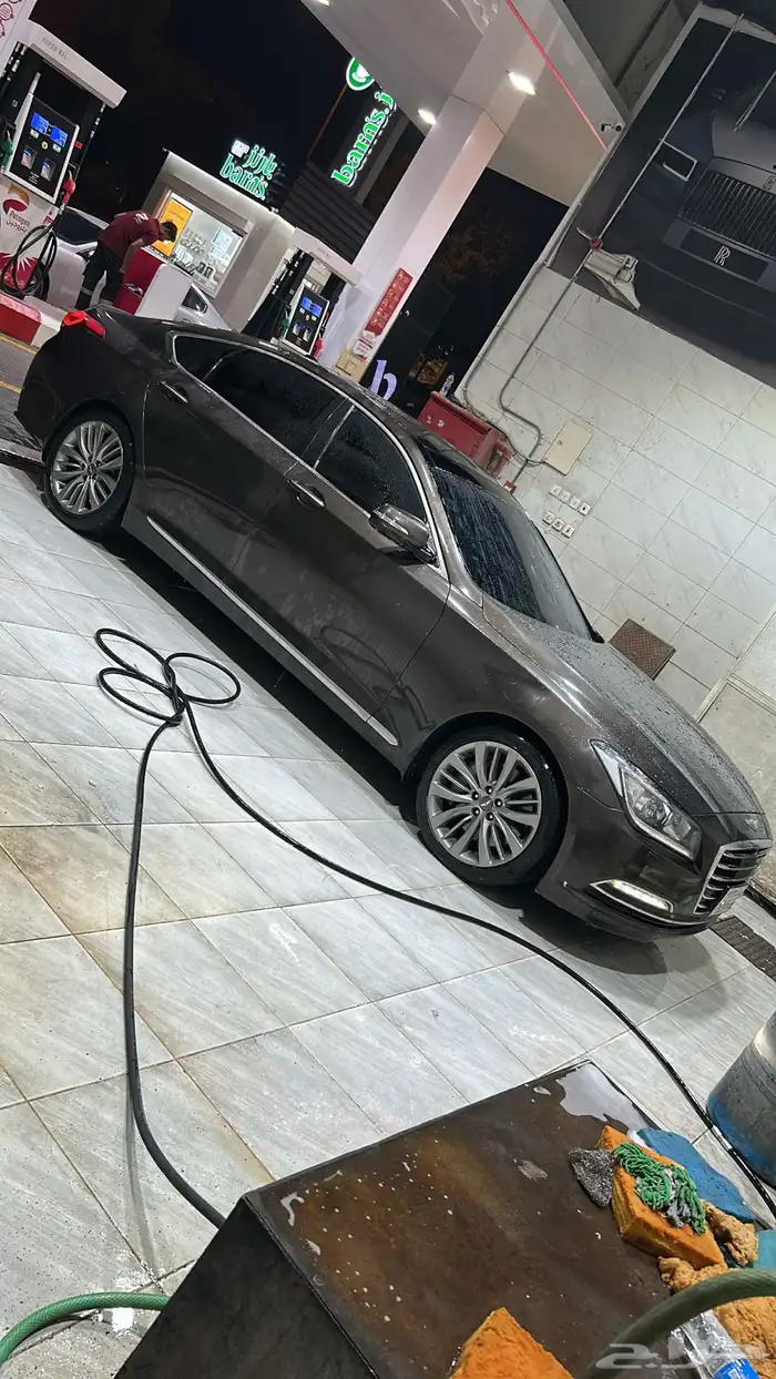 للبيع جينيسس رويال v8 1