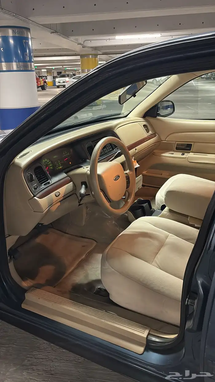 فورد كراون فكتوريا 24