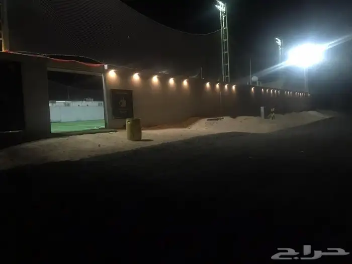 ملعب للبيع بسعر مناسب 6