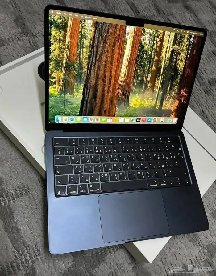 لابتوب ابل ماك بوك آير M4 شبه جديد مشتري من 20 يوم فقط 10