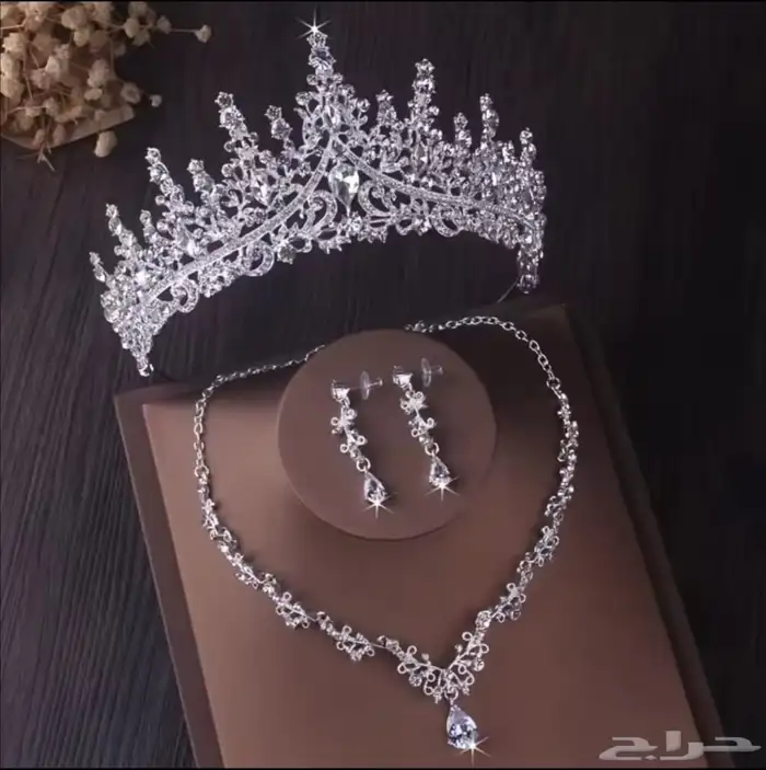 فستان زفاف للبيع بسعر مغري 4