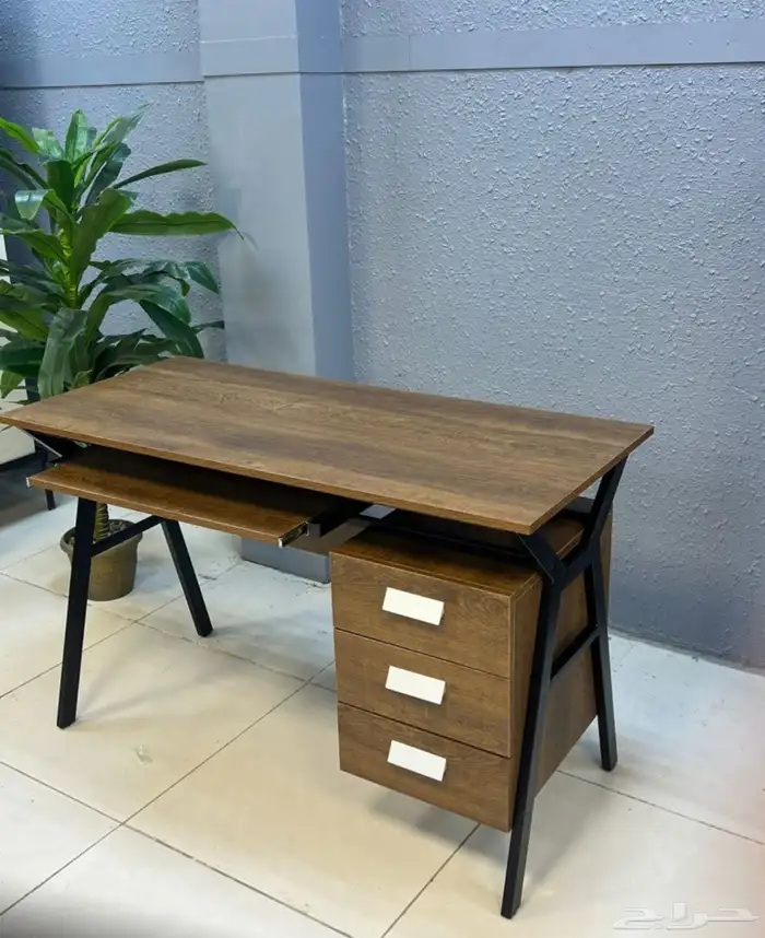 طاولة مكتب بلمسة فنية  متوفرة بأحجام مختلفة. 49