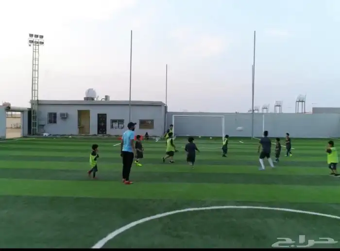 ملعب للبيع بسعر مناسب 2