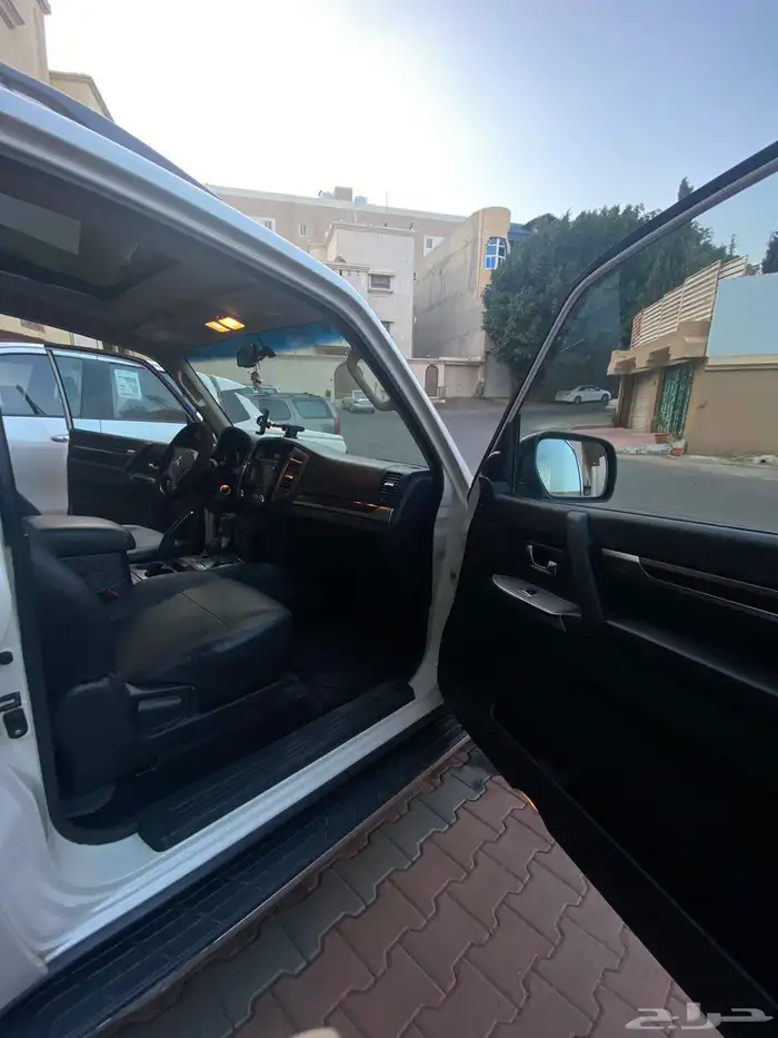 باجيرو ربع 2016 ابيض 31