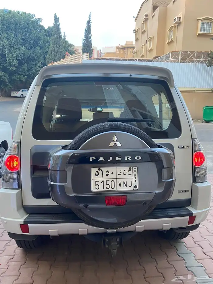 باجيرو ربع 2016 ابيض 16