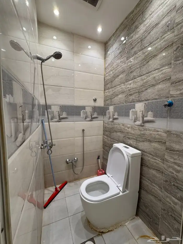 شقة مؤثثة غرفة وصالة مع المطبخ ارضية حي لبن للإيجار 3