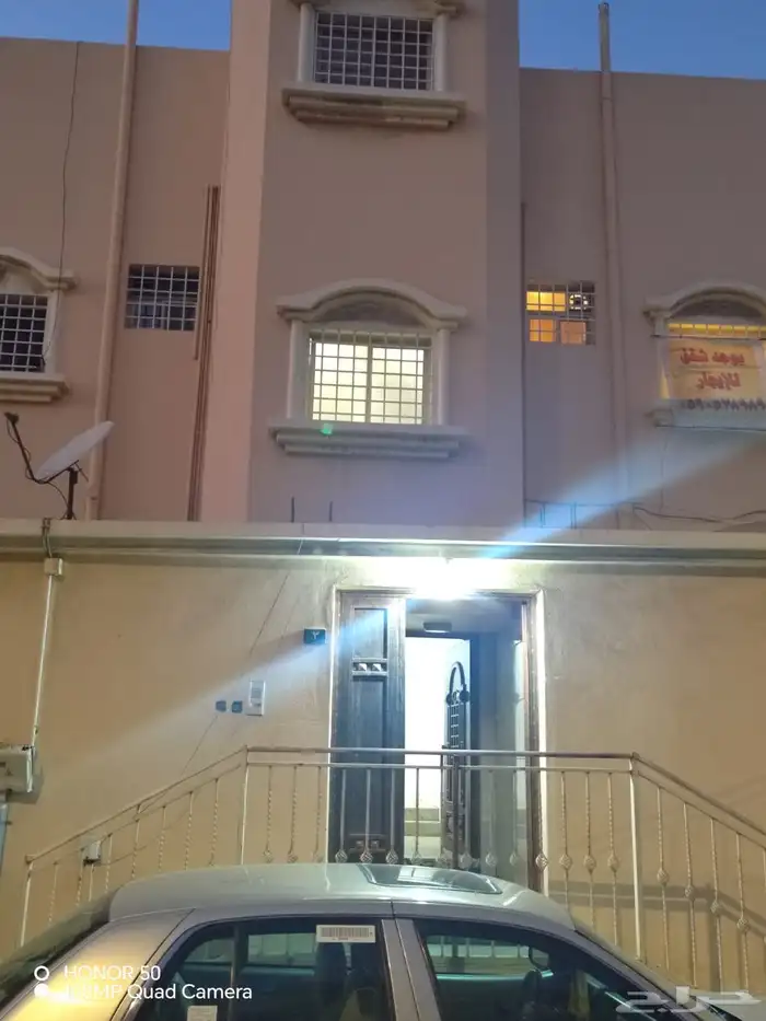 شقة نظيفة للايجار خمس غرف ابها حي البديع 0