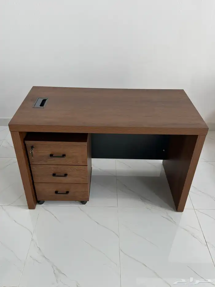 طاولة مكتب بلمسة فنية  متوفرة بأحجام مختلفة. 29