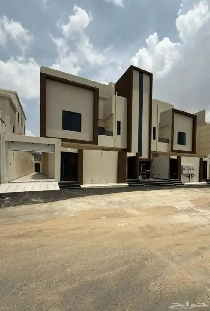 للبيع شقة علوية مع سطح خاص ابها حي الزهور 0