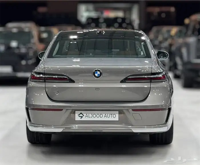 مواصفات عالية ضمان وصيانة BMW 735i 2026 5