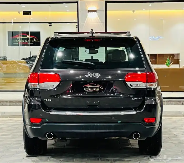 جراند شيروكي2017 V8 ليمتيد ( بحالة ممتازة ) 3