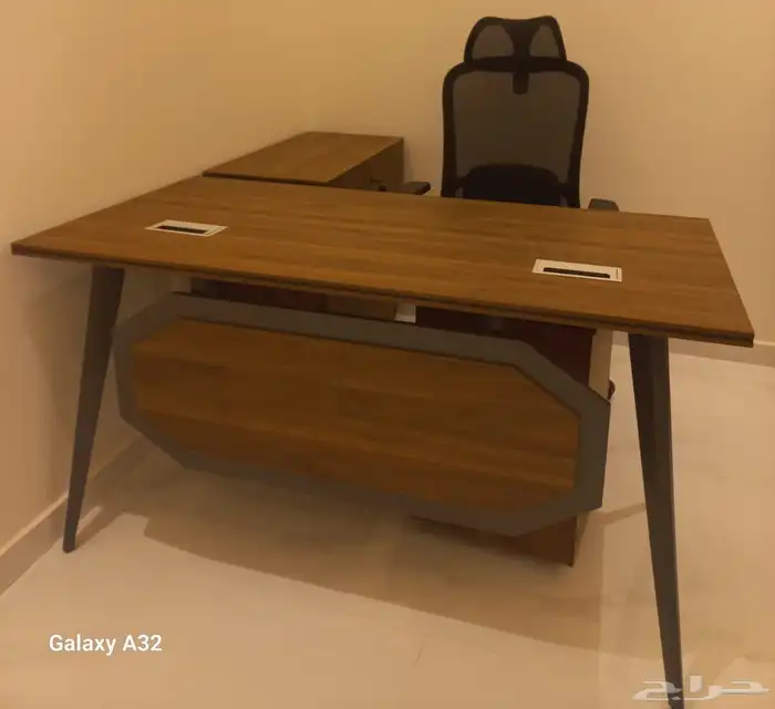 لدينا جميع أنواع الأثاث المكتبي المتوفر 29