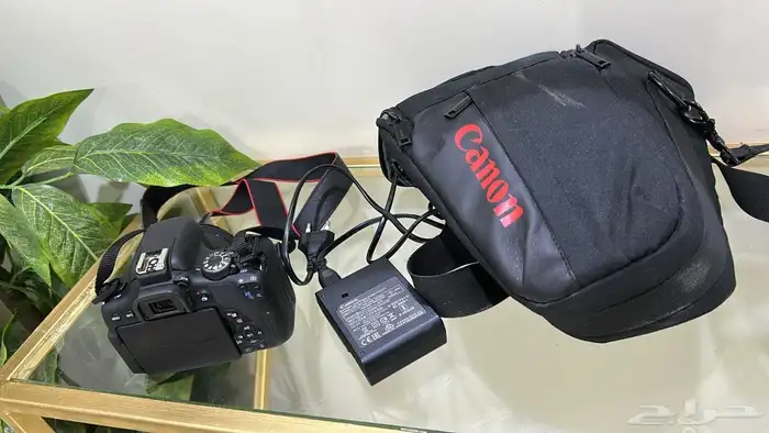 كاميرا كانون 700 D مع شاحن وشنطة الكاميرا كويسه ونظيفة 0