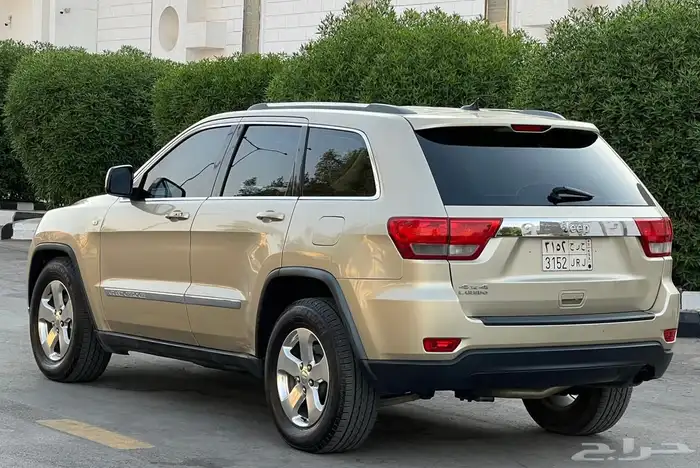 جيب جراند شروكي 2012 (بحالة ممتازة) 5