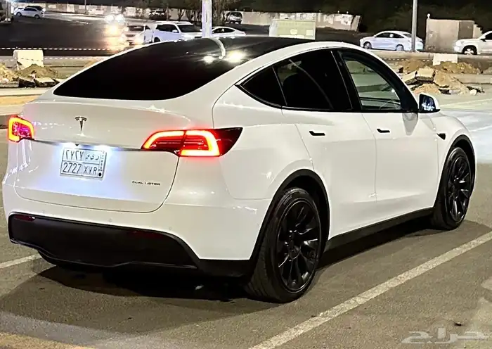 تسلا مودل y منوة مستخدم 1