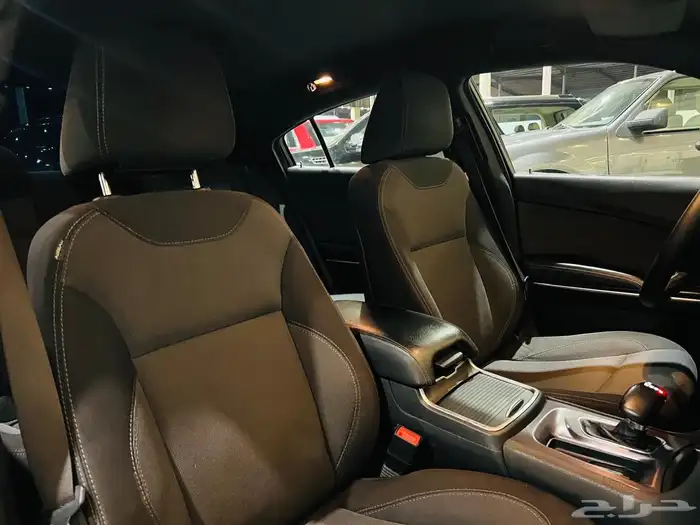 دودج تشارجر 2015 V6 ( بحالة ممتازة ) 4