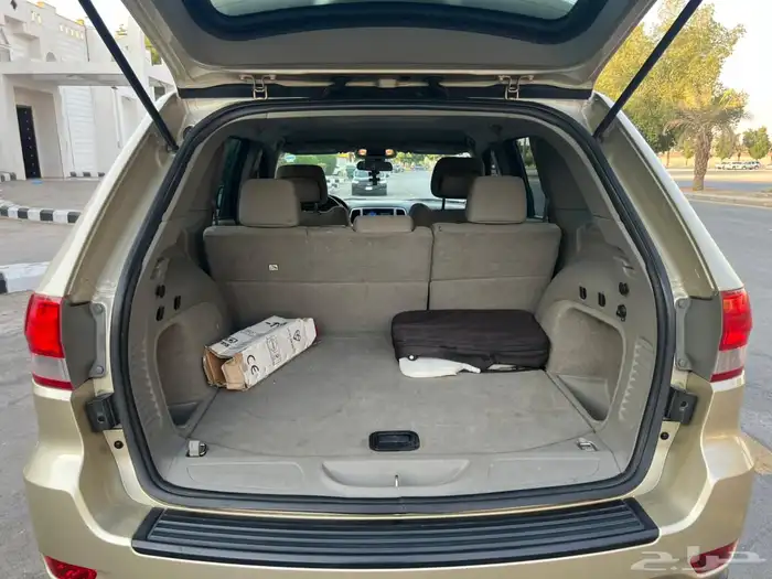 جيب جراند شروكي 2012 (بحالة ممتازة) 15