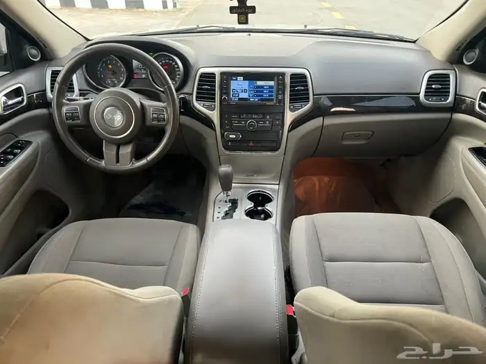 جيب جراند شروكي 2012 (بحالة ممتازة) 17