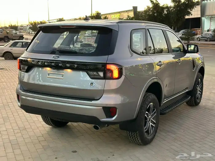فورد ايفريست XLS بنزين 2025 كاش اقساط 12