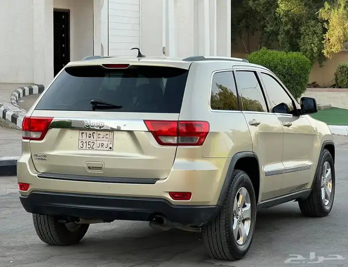 جيب جراند شروكي 2012 (بحالة ممتازة) 7