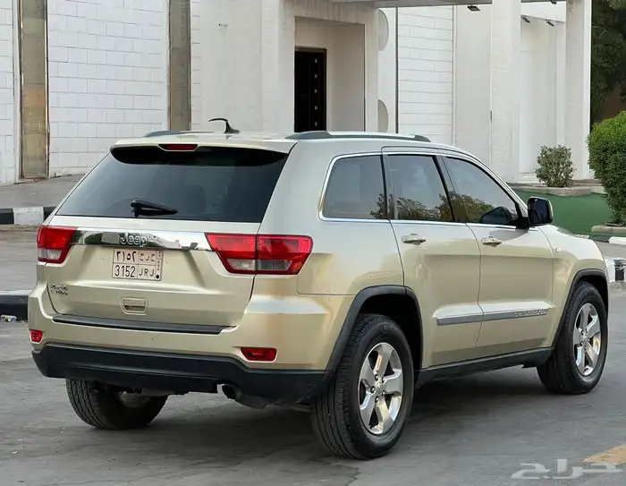 جيب جراند شروكي 2012 (بحالة ممتازة) 8