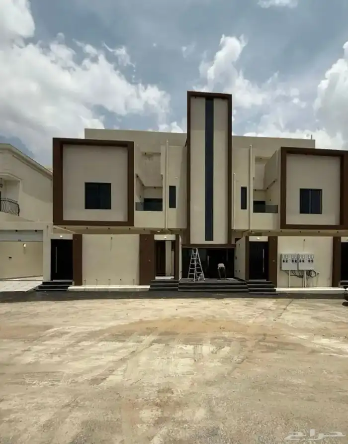 للبيع شقة علوية مع سطح خاص ابها حي الزهور 1