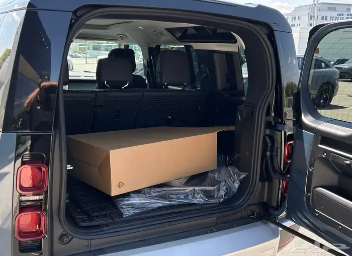 للبيع ديفندر موديل 2025 اصفار V6 وارد كندا 10