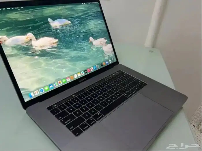 ماك بوك برو 15انش ذاكرة 32gb مواصفات عالية جدا -البيع مستعجل 0