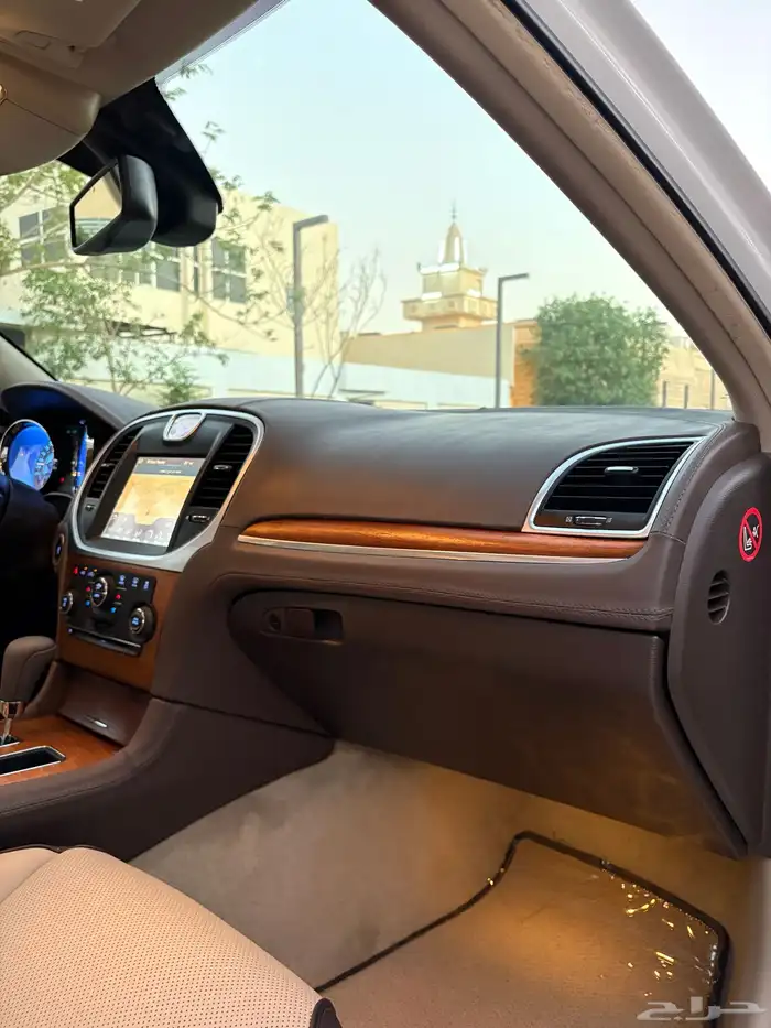 للبيع كرايزلر 2014 اكزكتيف V8 31