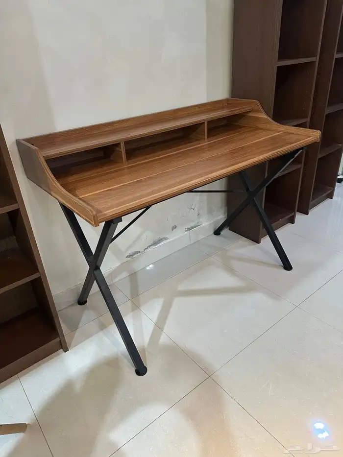 مكتب طاولة بني من saco 5