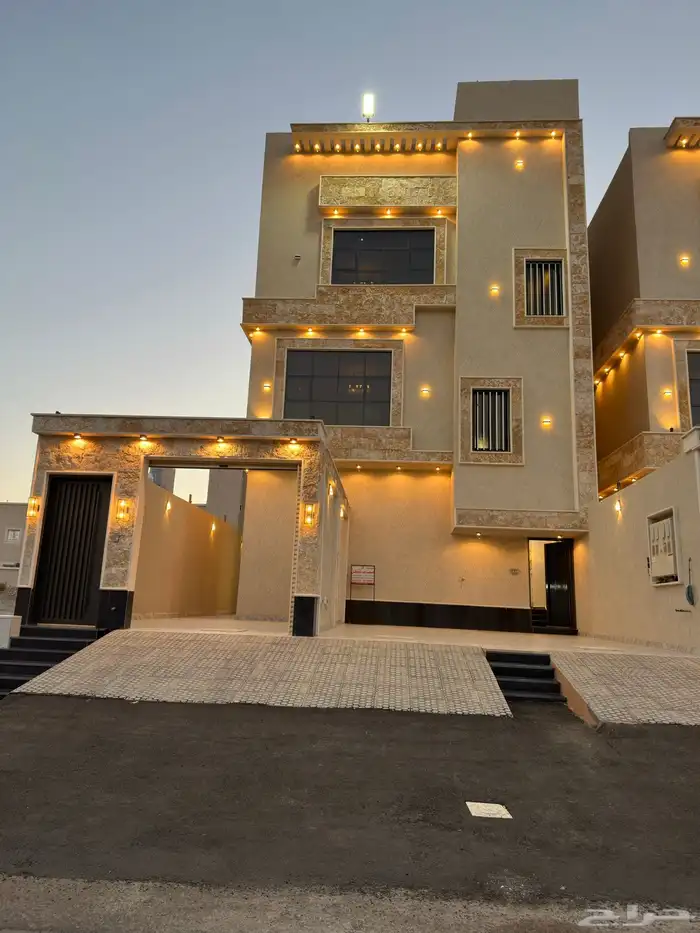 للبيع ادوار بمساحة 245 متر مع تامين وضمانات حي الراقي 0