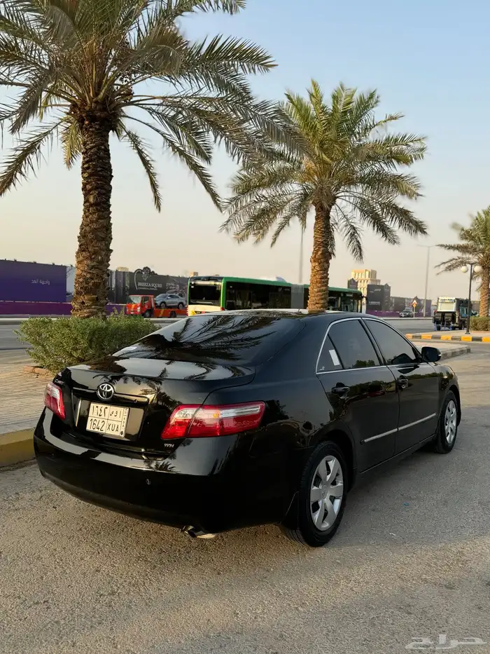 كامري اسود ملكي لامع نظيف جدا 16