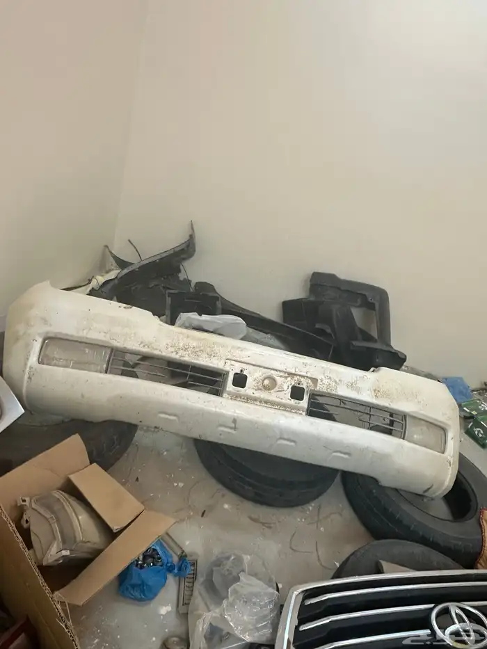 للبيع اغراض جيب نيسان وتويوتا 3