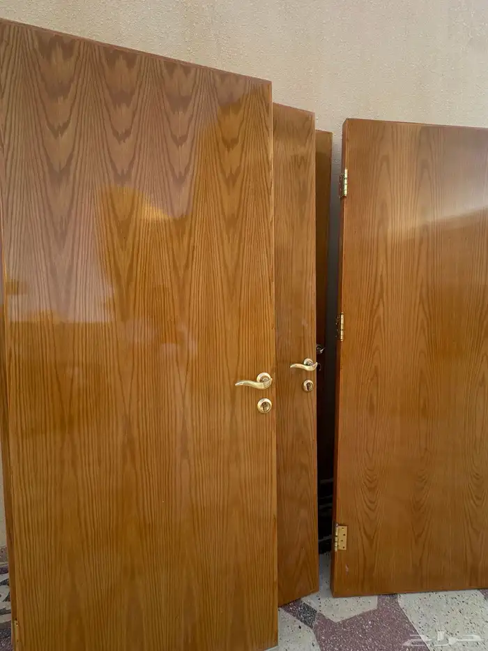 للبيع أبواب خشب 1