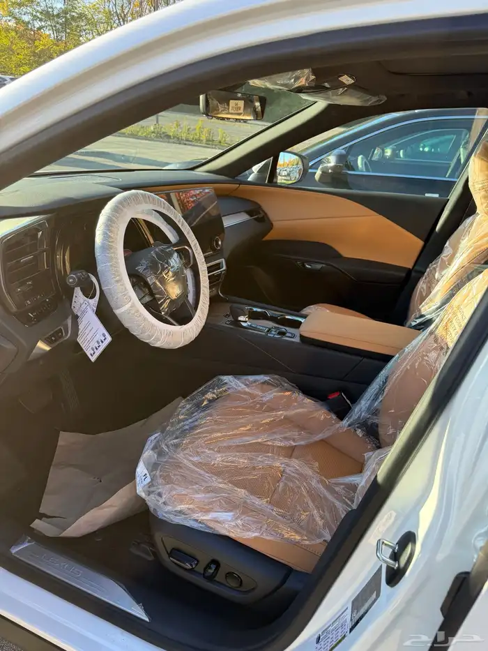 للبيع لكزز RX350 موديل 2026 اصفار فل كامل وارد كندا 8