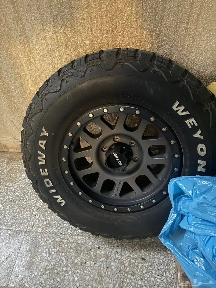 5 كبرات حجرية مع اربع جنوط الجنط 6 مسامير 2