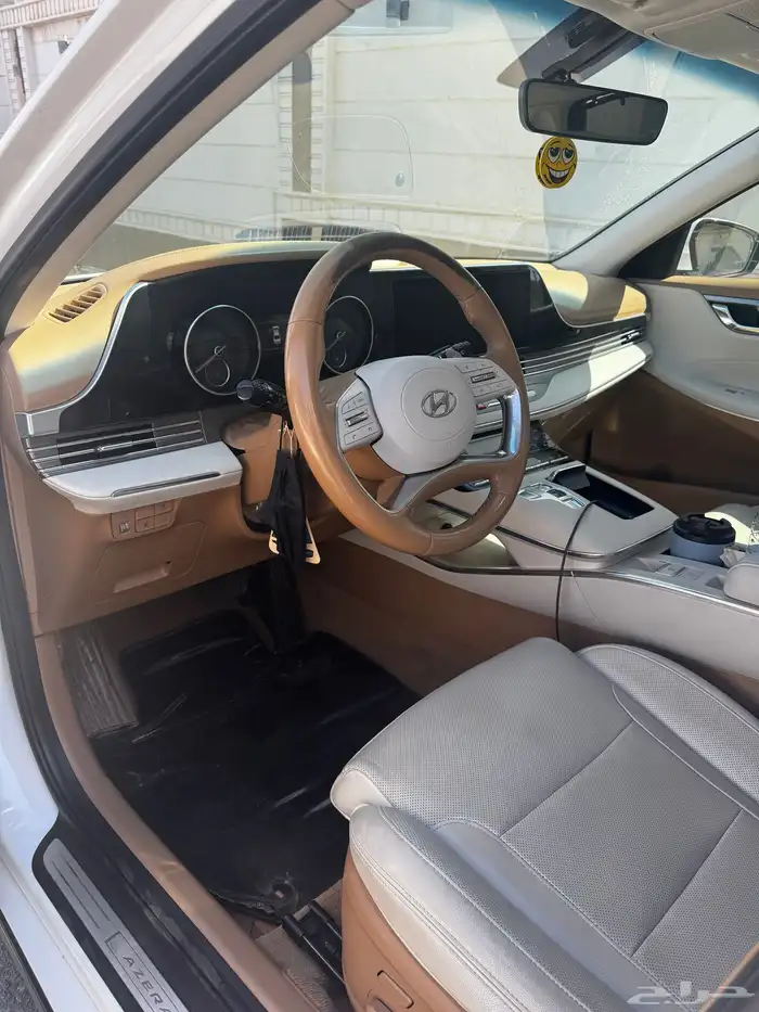 ازيرا 2022 فئة ميد اللون ابيض 4