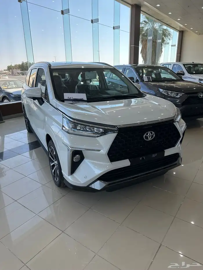 تويوتا فيلوز 7 ركاب 2025 اصفار جديده 4