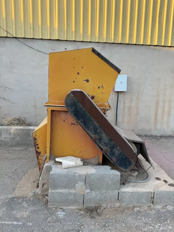للبيع طاحونة جراشة اعلاف كبيرة ونظيفة 1