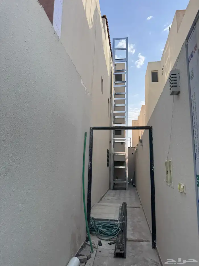 للبيع برج مصعد حديد مع 2 ابواب 0