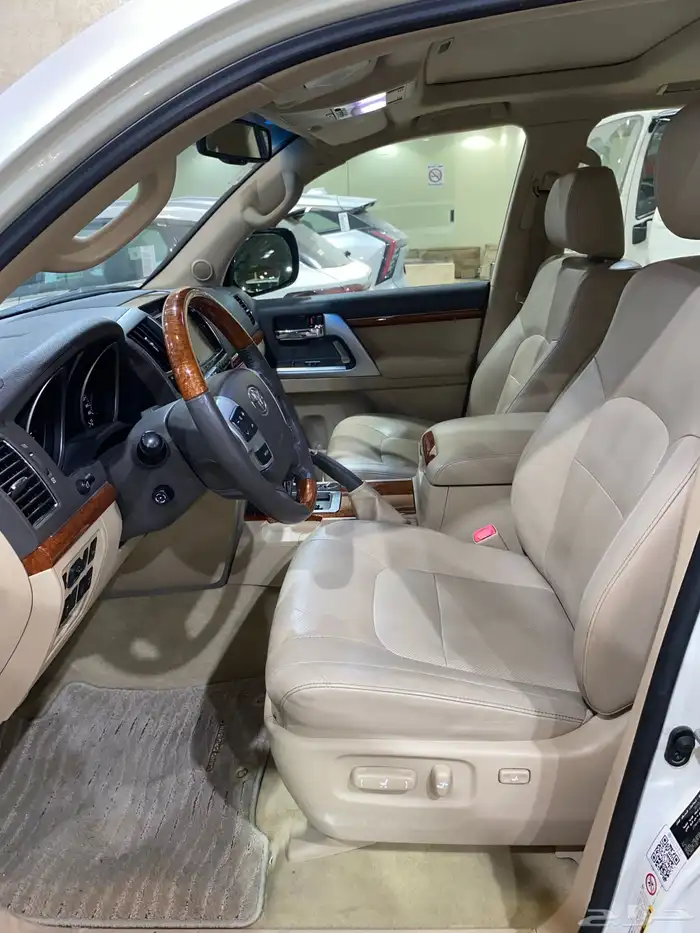 للبيع جيب VXR 2013 فل كامل خليجي عداد 229 الف 10