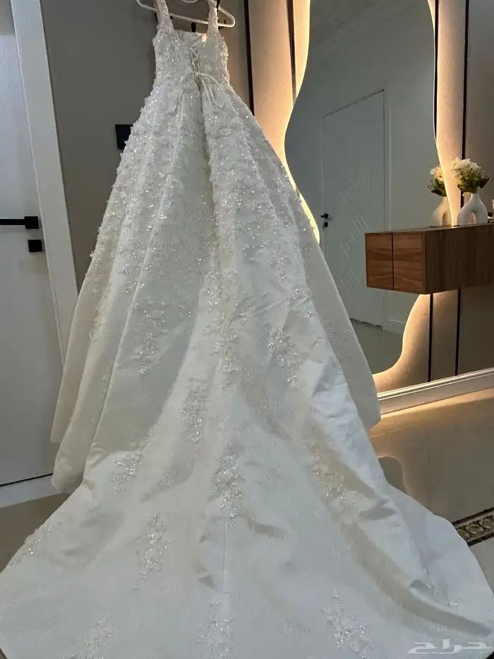 فستان زفاف راقي وفاخر 2