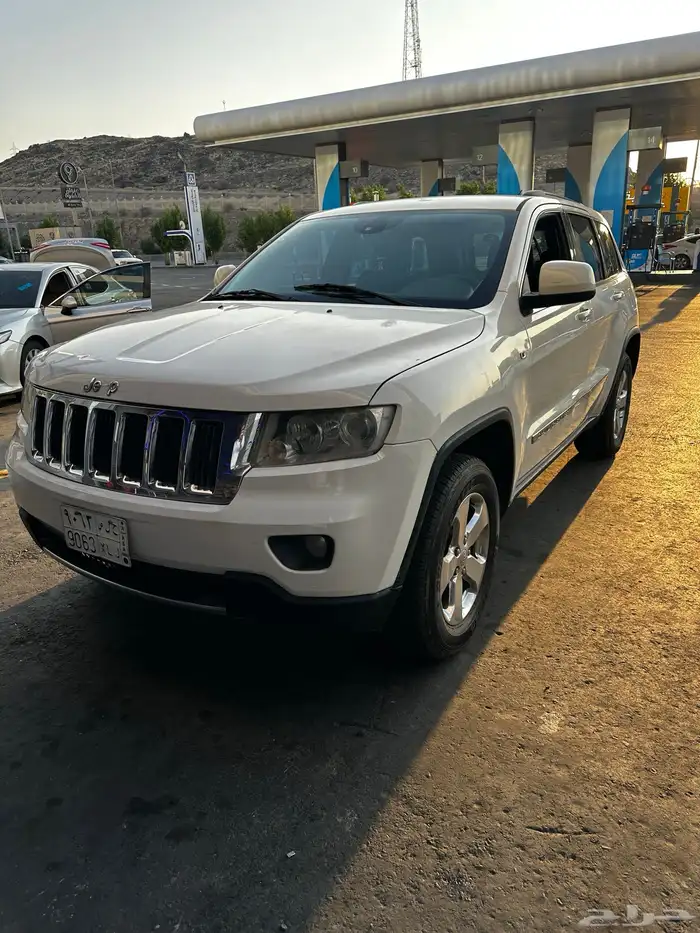 جيب شروكي قراند 2011 2